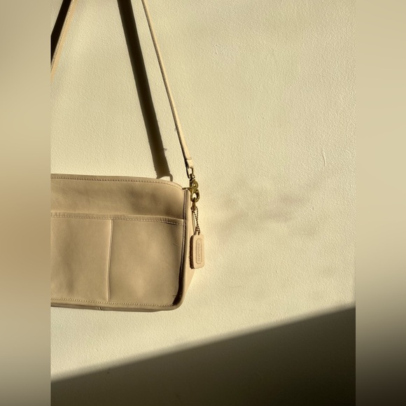 Vintage Coach Purse cream colour~preloved~has some belt rubbing damage on back - Picture 2 of 5